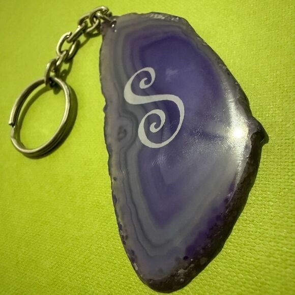 Purple Agate Slice Keychain with “S” Monogram – Natural Stone Initial Charm - Picture 5 of 17